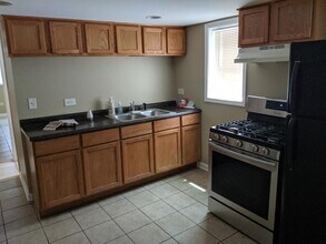 Building Photo - 2614 N Springfield Ave