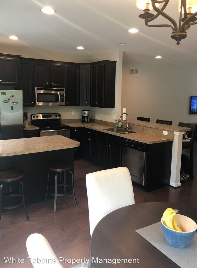 Building Photo - 3 br, 2.5 bath House - 353 Latrobe Dr