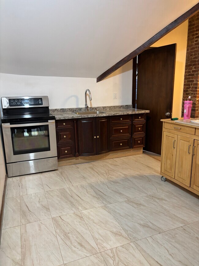 Foto del edificio - 115 Everett St