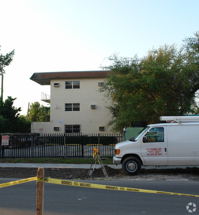 Building Photo - 122 NE 78th St