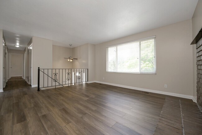 Foto del edificio - 3672 W Clermont Dr