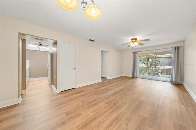 Foto del edificio - 1975 W Bay Dr