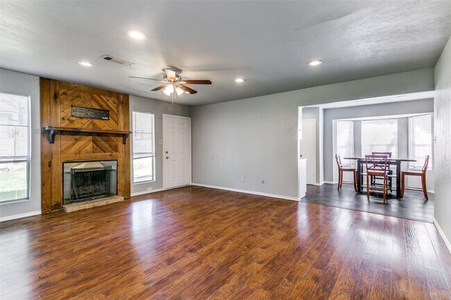 Building Photo - 204 Windmere Circle