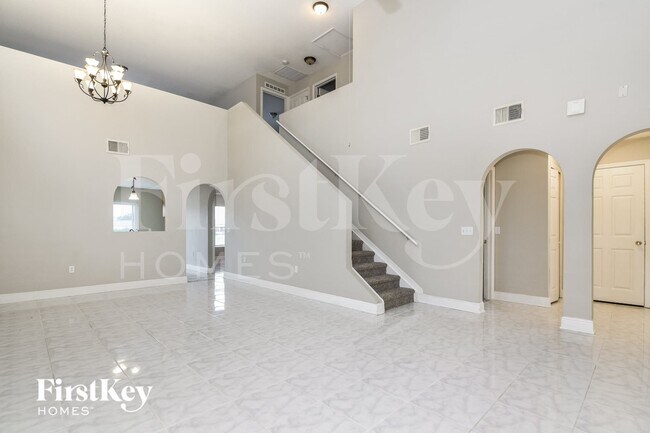 Building Photo - 3808 McKinley Dr