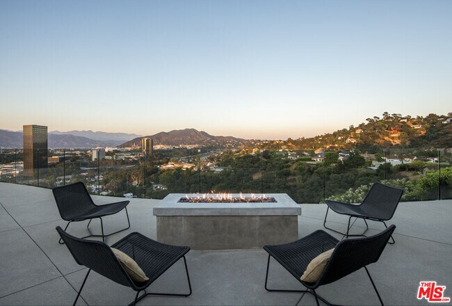 Foto del edificio - 3526 Wrightwood Ct