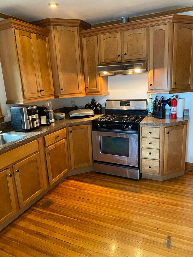 Kitchen - 568 Palmer Rd