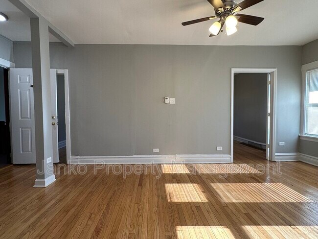 Foto del edificio - 856 N Mayfield Ave