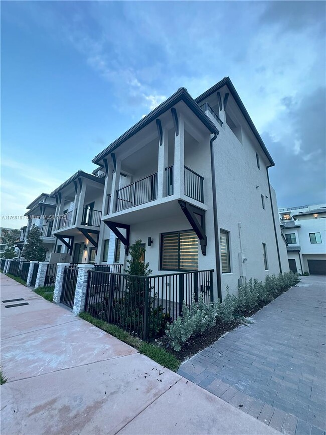 Foto del edificio - 4227 NW 83rd Path