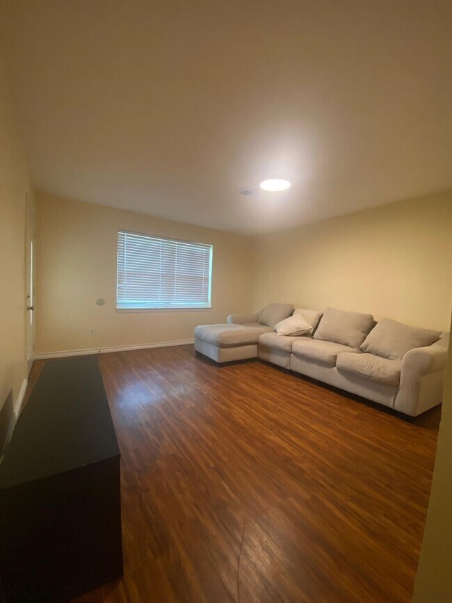 Building Photo - 410 Broad Ripple Dr