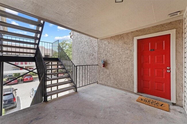 Building Photo - 10855 Meadowglen Ln