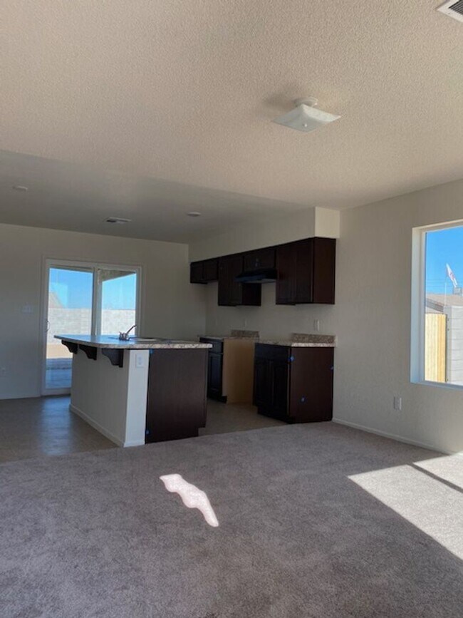 Foto del edificio - Corner Lot