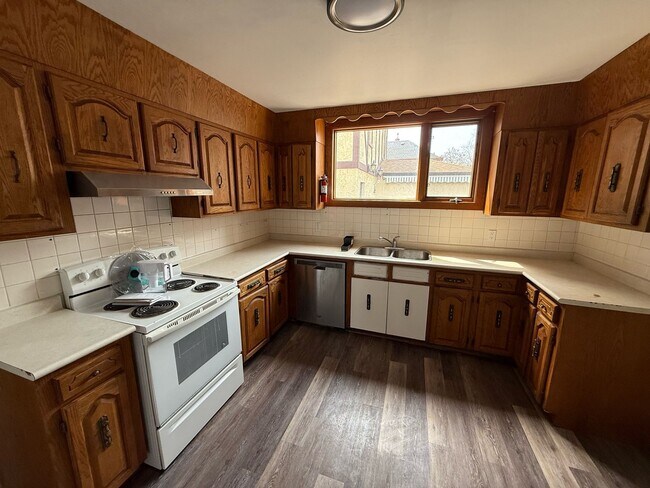 Photo du bâtiment - Room 4 - 38 Crown St Thunder Bay ON P7B 3J6