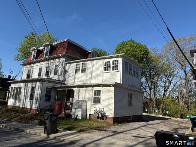 Building Photo - 24 Wilkinson St