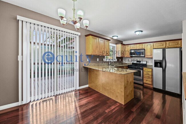 Building Photo - 7102 Brookhill Dr E