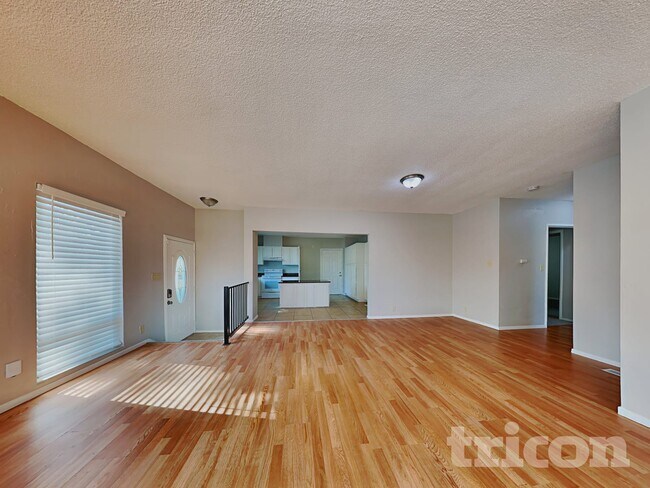 Building Photo - 573 Laurel St