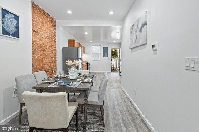 Building Photo - 2654 Wilkens Ave