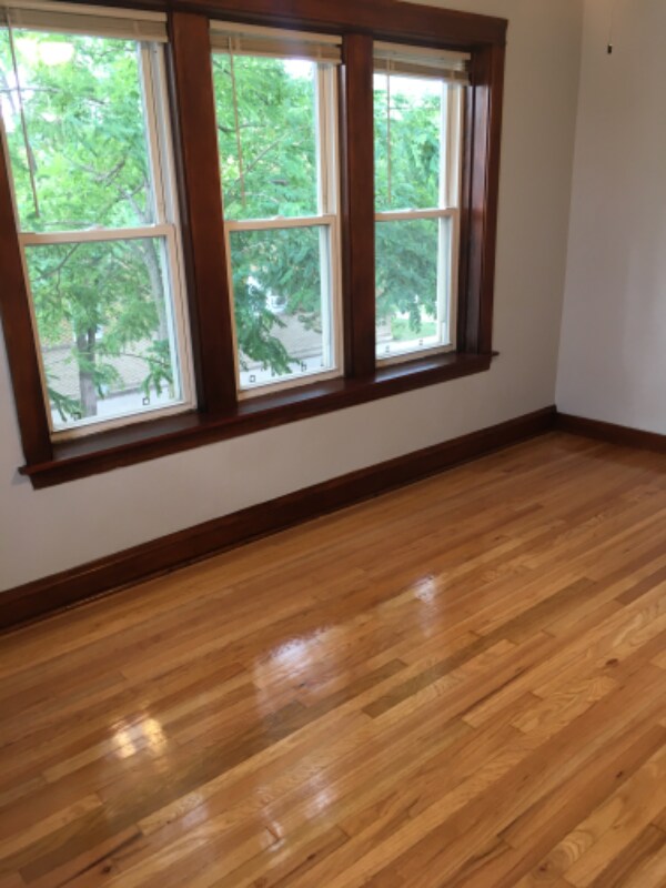 Foto del edificio - 5539 W Wellington Ave