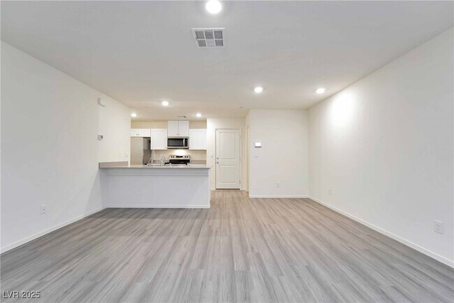 Building Photo - 3729 Celesta Vis Ave