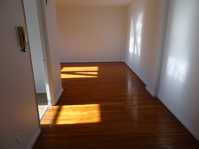 Building Photo - 525 W 235th St