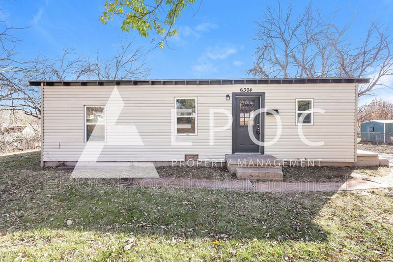Primary Photo - 6304 Cox Ave