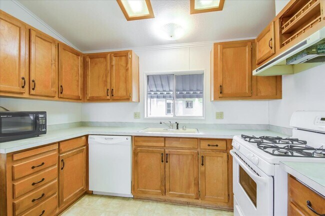 Building Photo - 1220 Tasman Dr