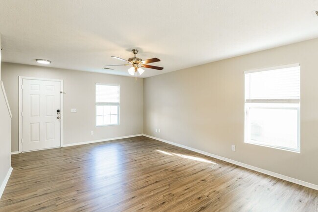 Foto del edificio - 2803 Creekbend Dr