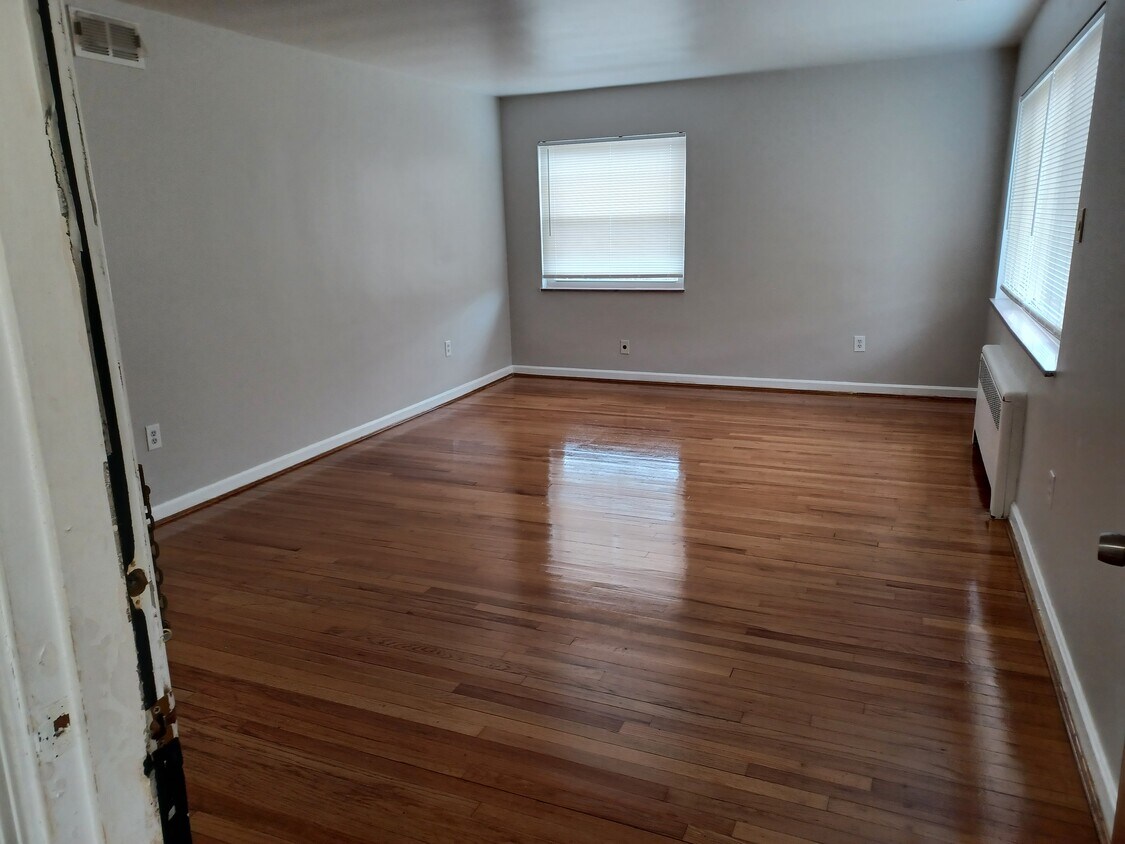 Building Photo - 3336 Boudinot Ave