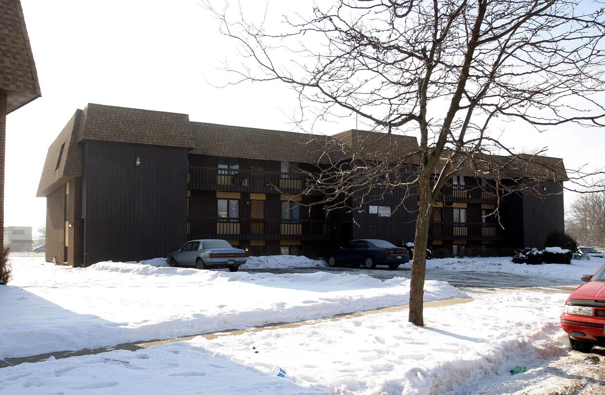 1685 Mulberry Ln, Elgin, IL 60123 Apartments in Elgin, IL