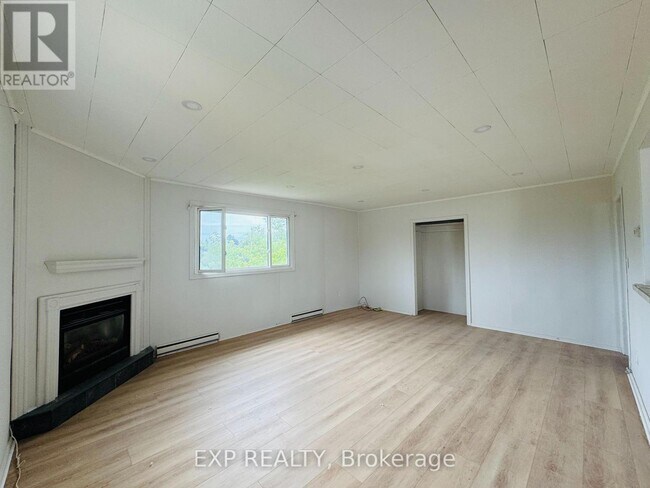 Photo du bâtiment - 112 Baseline Rd E