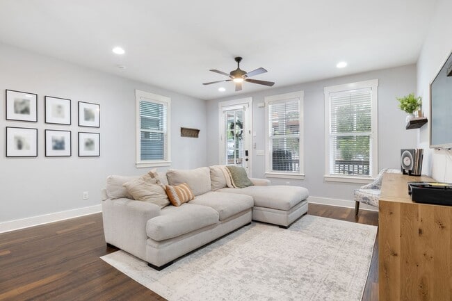 Foto del edificio - 3 Bedroom Inglewood Home