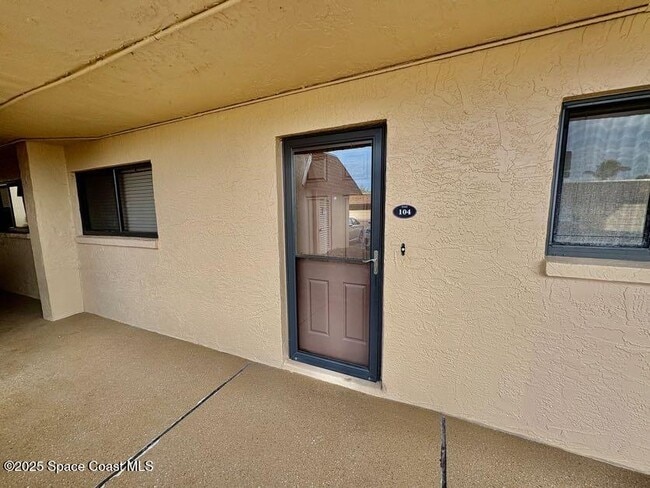 Building Photo - 8500 Ridgewood Ave