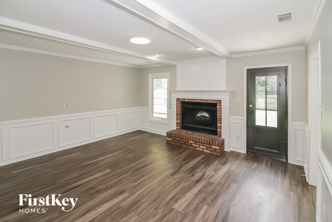Foto del edificio - 425 Old Oak Ln