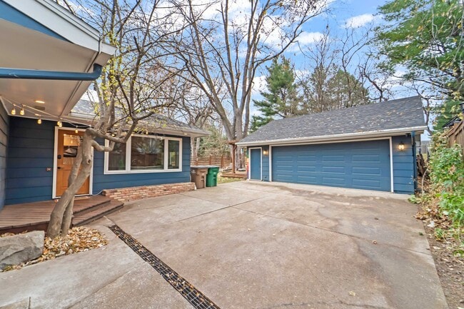 Foto del edificio - 6601 Lincoln Ave