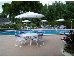 Building Photo - 3115 Oakland Shores Dr