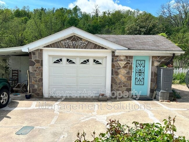Building Photo - 3922 Churchville Ave