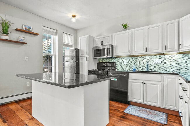 Building Photo - 60 Beacon St