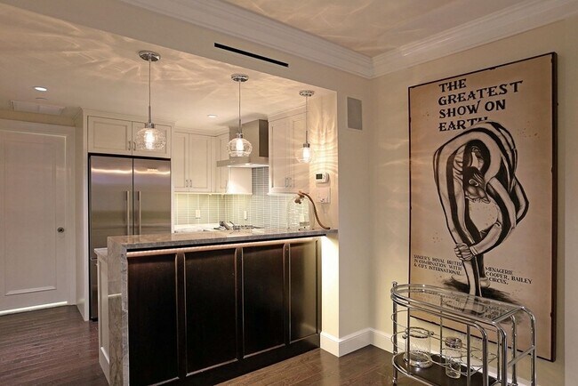Building Photo - 275 Marlborough St