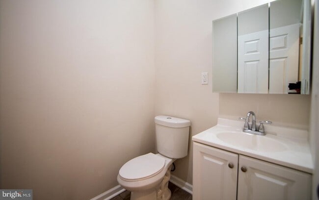 Building Photo - 2428 Sharswood St