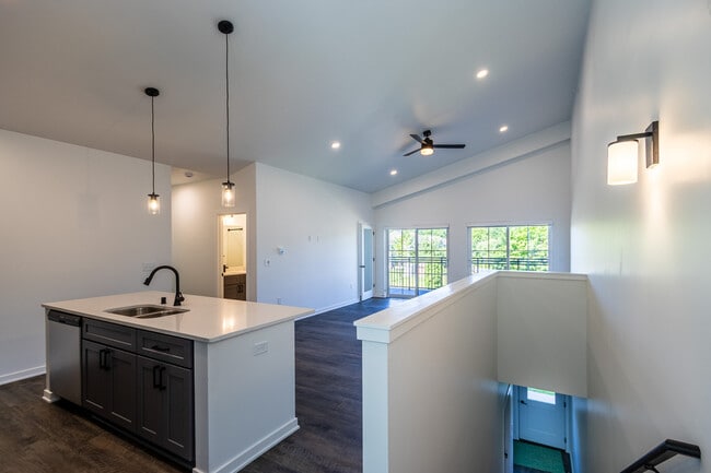 Building Photo - 1920 Edwards St