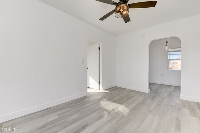 Foto del edificio - 1 br, 1 bath Condo - 4208 Van Dyke Avenue