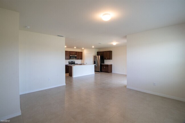 Building Photo - 4 br, 2 bath House - 504 Northeast 4th Place