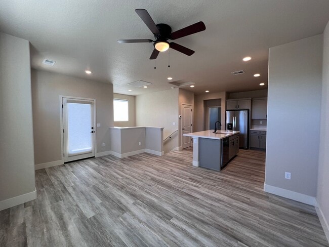Building Photo - Charming & NEW! 2/2/2 Townhome in Gardnerv...