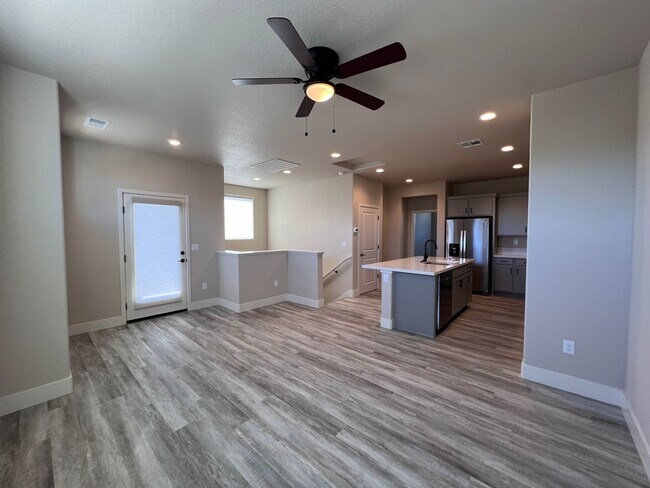 Foto del edificio - Charming & NEW! 2/2/2 Townhome in Gardnerv...