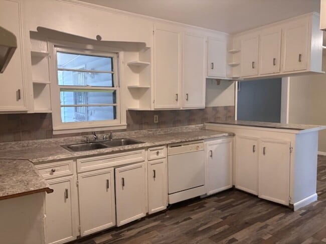 Photo - 2860 Charleston Dr House