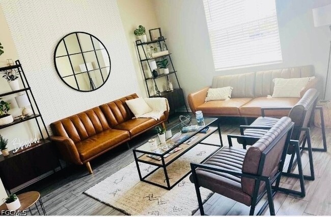 Building Photo - 1715 Chiquita Blvd S