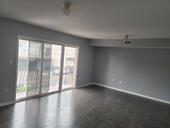 Living room - 184 S 8th St