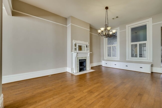 Building Photo - 929 Broad St