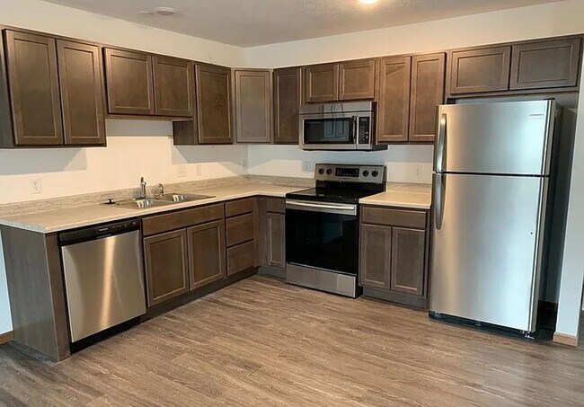 Building Photo - Welcome to Lipton Apartments – Your New Ho...