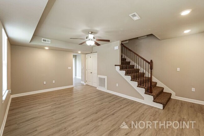 Building Photo - 209 SW Marigold St