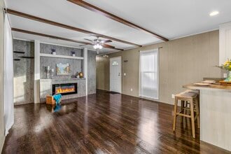 Building Photo - 211 Woodstock